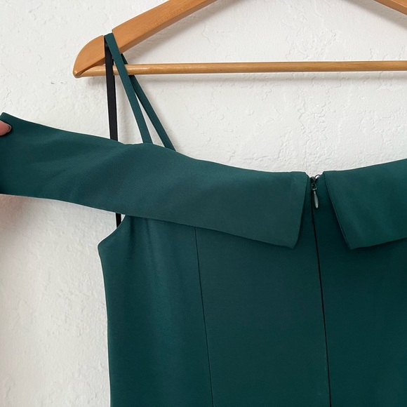Avery Off the Shoulder Green Gown Woman’s Size 10 - Picture 6 of 10
